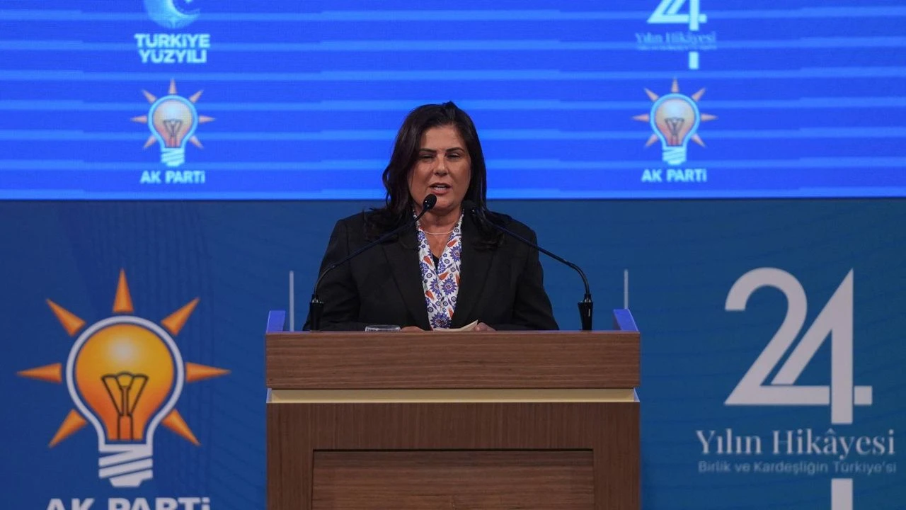 CHP’den ayrılarak AKP'ye katılan Aydın Büyükşehir Belediye Başkanı Özlem Çerçioğlu,