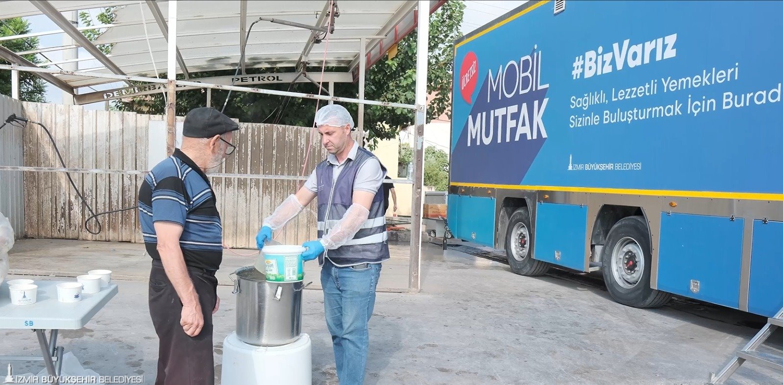 Balıkesir’de meydana gelen 6.1 büyüklüğündeki depremin ardından İzmir Büyükşehir Belediyesi,