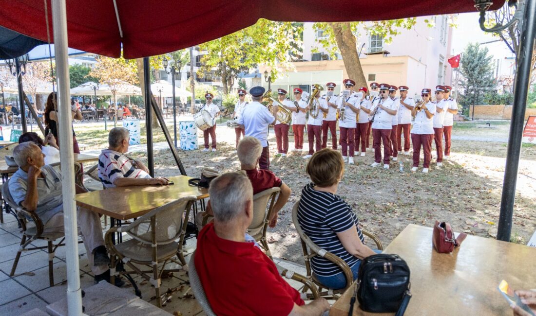 Karşıyaka’da, 30 Ağustos Zafer Bayramı kutlamaları Karşıyaka Belediye Bandosu’nun konserleriyle