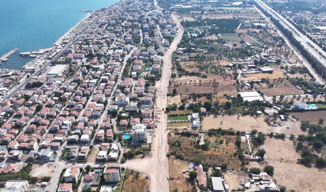 İzmir Büyükşehir Belediyesi, Güzelbahçe’de sahil kenarından ilerleyen iki şeritli yolun