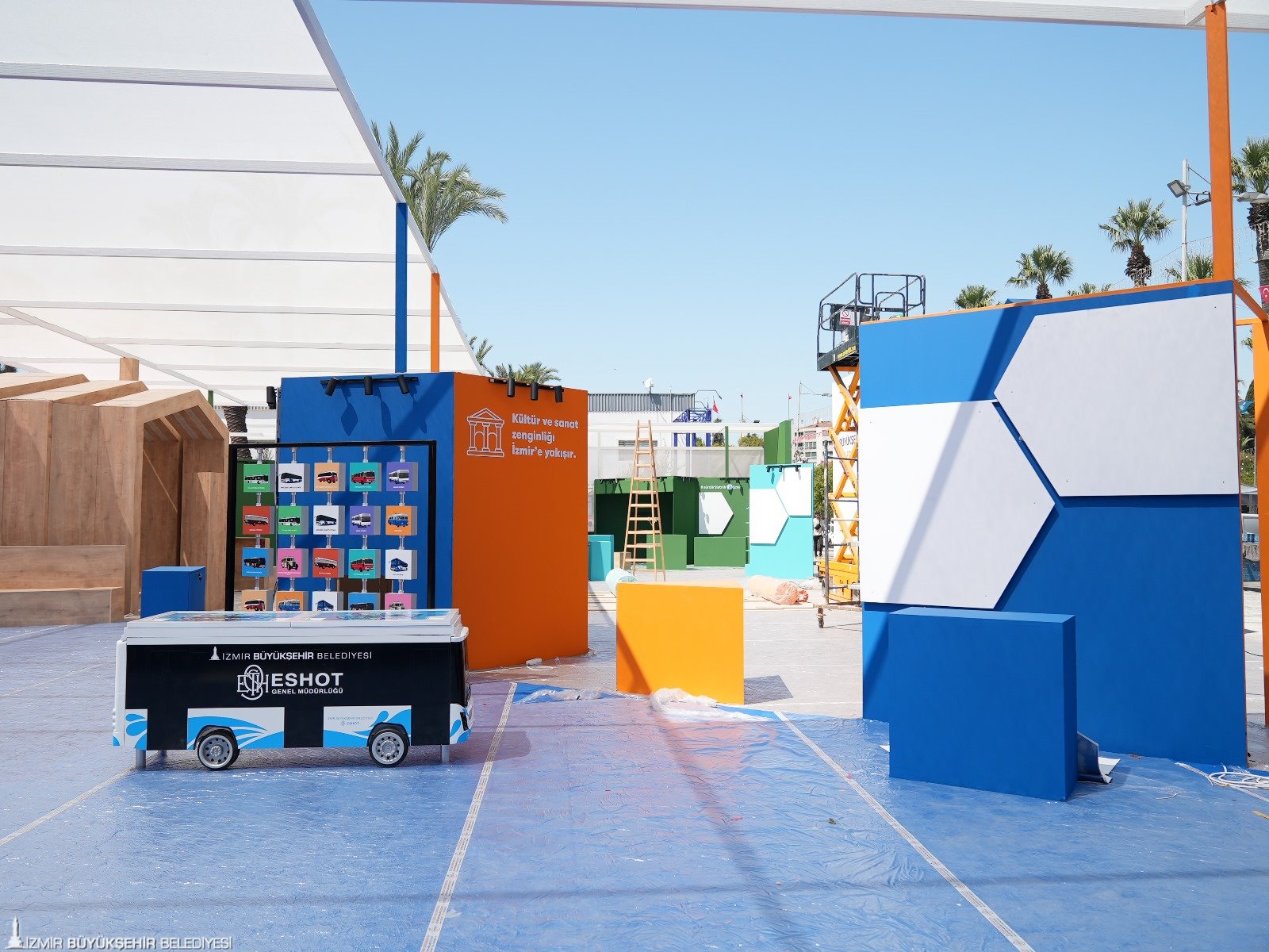 İzmir Büyükşehir Belediyesi ESHOT Genel Müdürlüğü, ticaret ve eğlencenin harmanlandığı