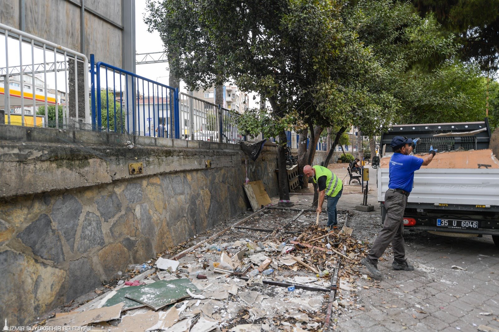 İzmir Büyükşehir Belediyesi Buca Şirinyer Parkı’nda işgalci durumdaki 10 işletmeden