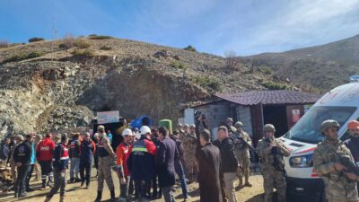 Elazığ’ın Alacakaya ilçesinde bulunan bir maden ocağında göçük meydana geldi.