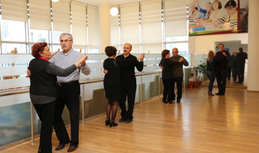 Karşıyaka Belediyesi, Cumhuriyet’in 102. yılına özel, ücretsiz Salon Dansları Kursu