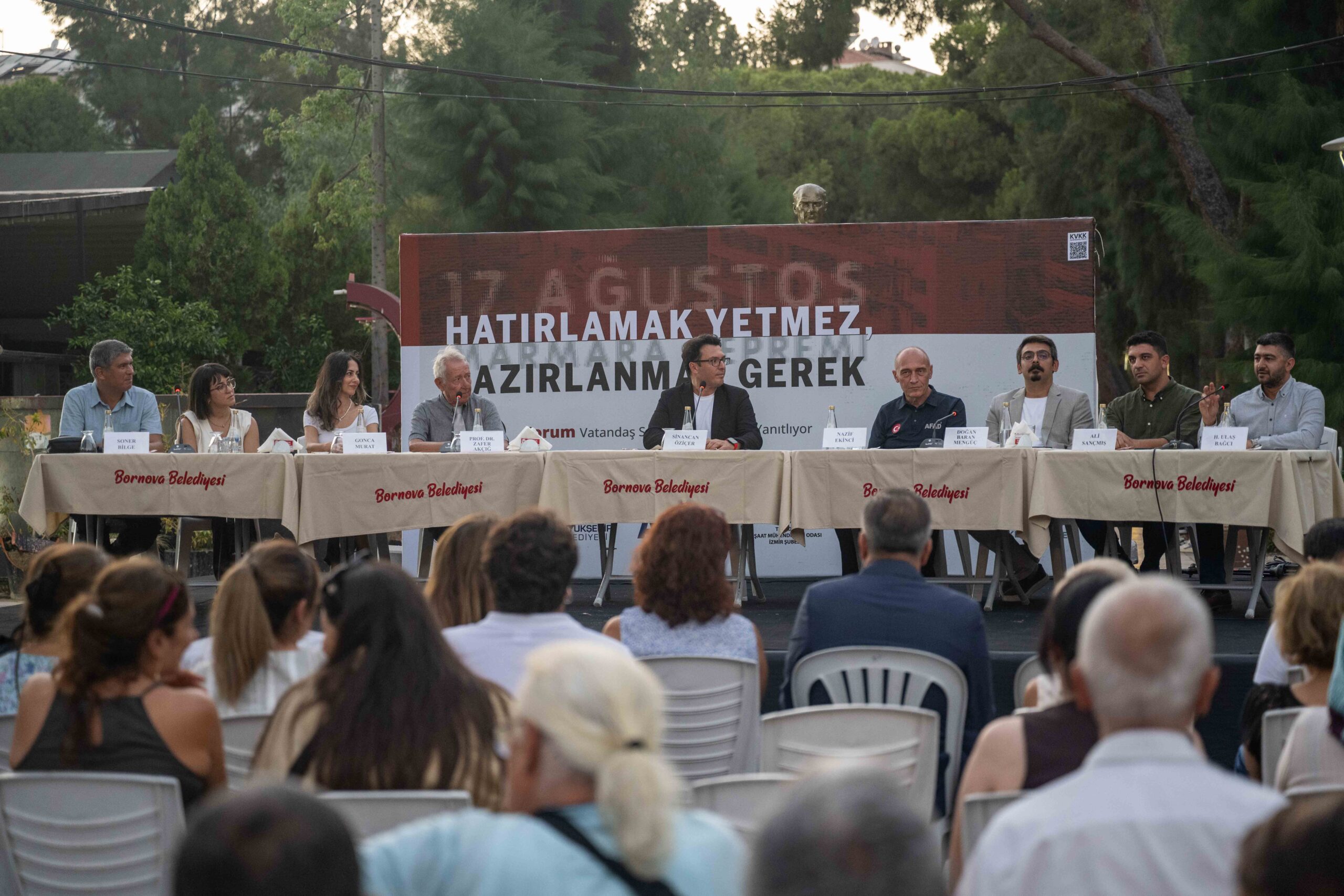 Bornova Belediyesi, 17 Ağustos Marmara Depremi’nin yıldönümünde Büyükpark’ta AFAD, meslek