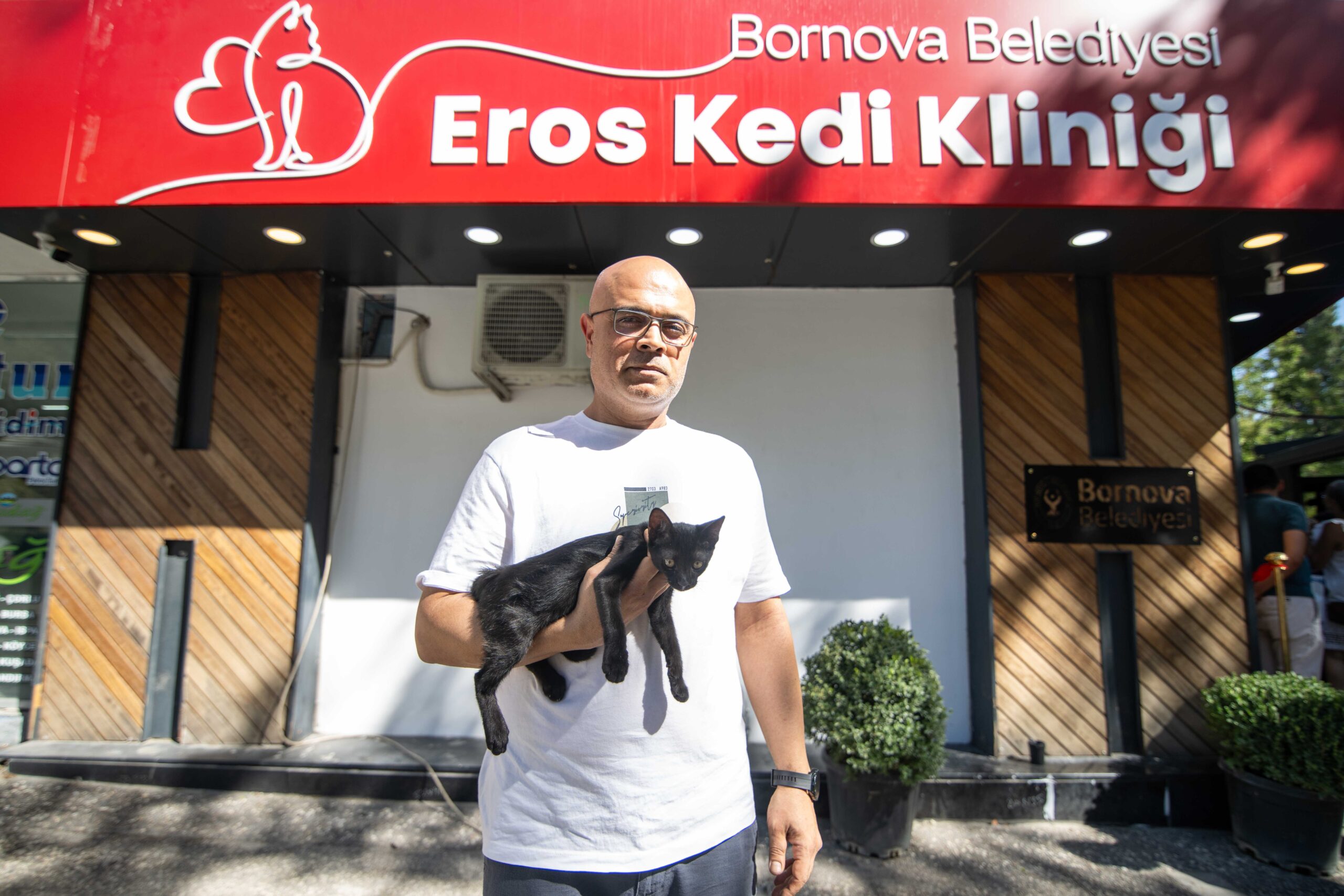 Bornova Belediyesi, Büyükpark’taki kedi kliniğini daha geniş ve modern bir