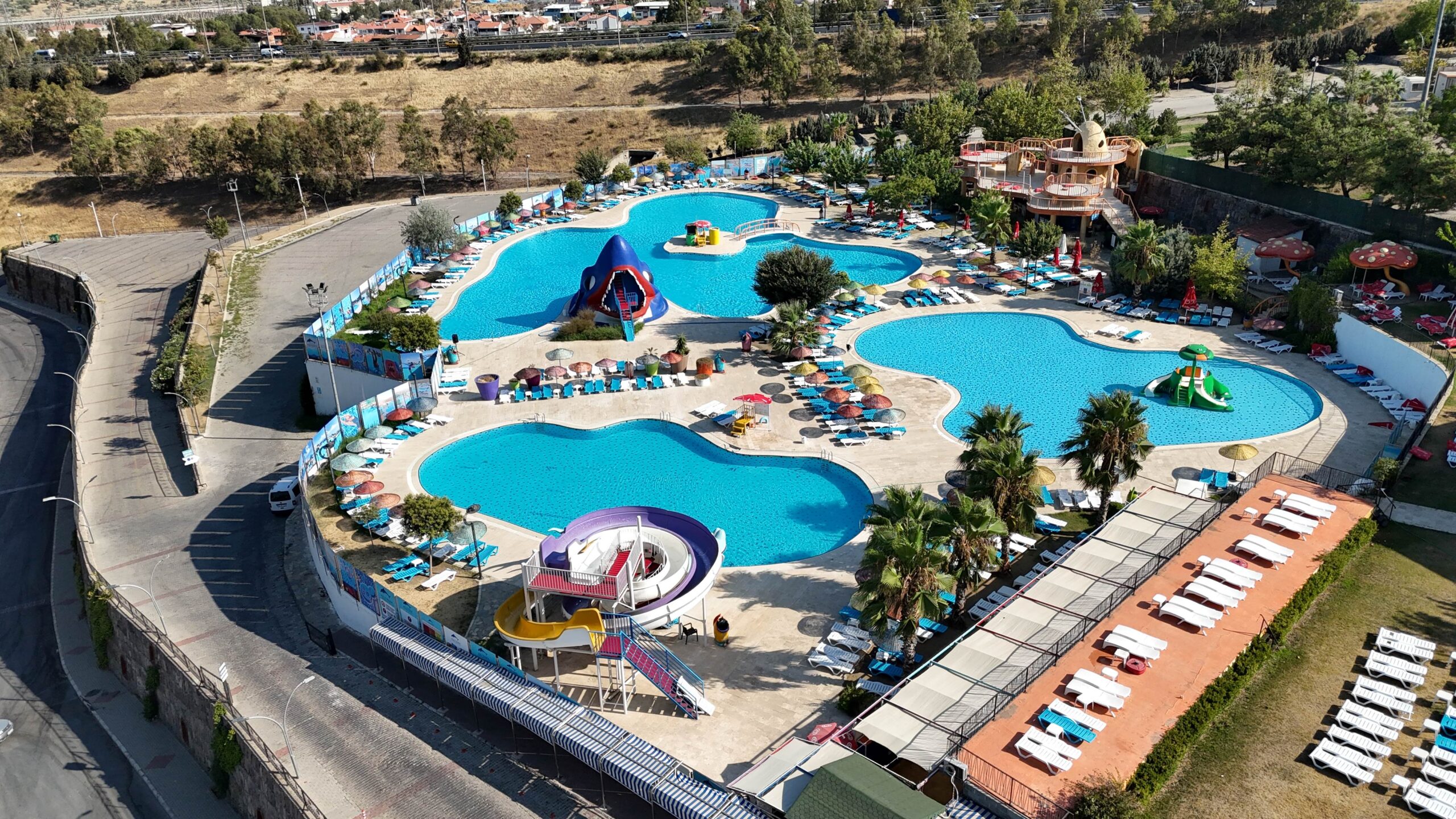 Karabağlar Belediyesi, son dönemde kamuoyunda ve sosyal medyada Aqua Yaşam