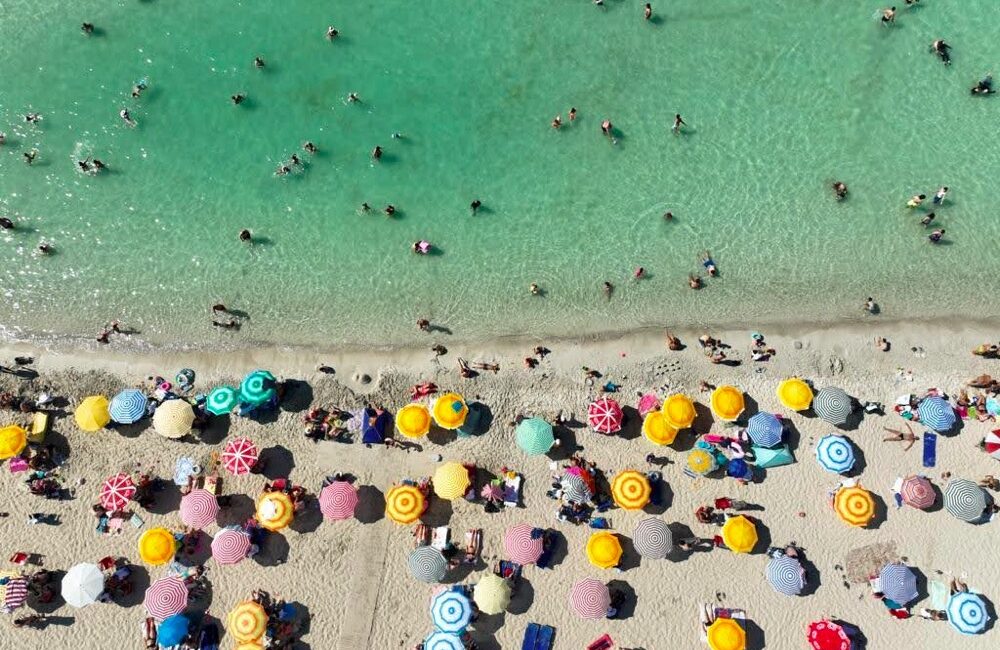 Çeşme’nin üç plajına birden Mavi Bayrak gururu: Ilıca, Kocakarı ve Tekke sahilleri uluslararası standartlarda Çeşme Belediyesi, Ilıca, Kocakarı ve Tekke halk plajlarında yüzme suyu