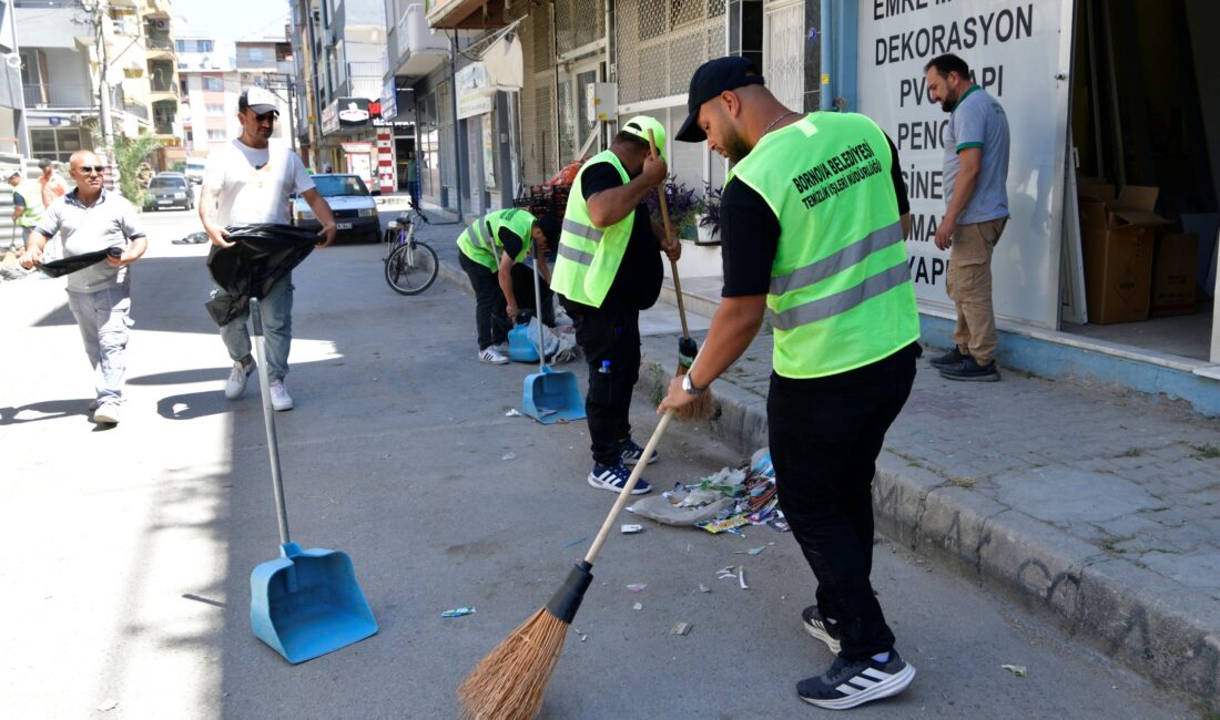 Bornova Belediyesi’nin “Her Gün İki Mahalle” sloganıyla başlattığı temizlik uygulaması