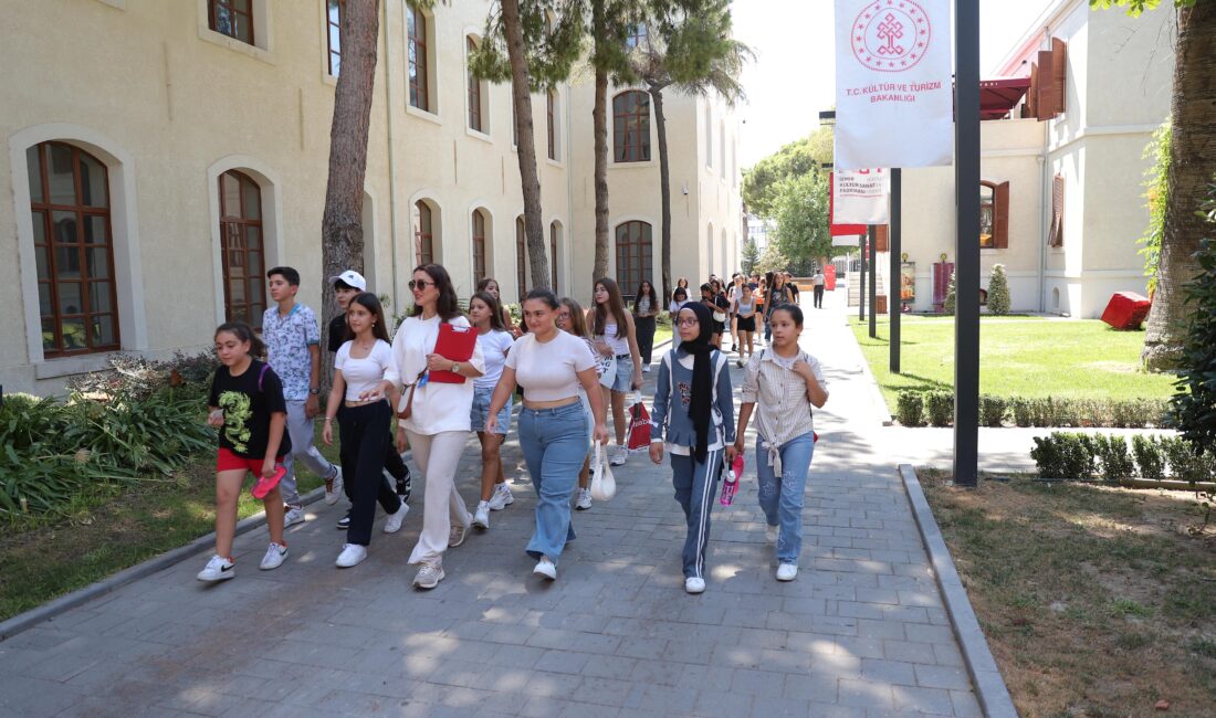 Konak Belediyesi’nin Yaz Spor Okulu’na katılan çocuklar, Sancar Maruflu Bilim