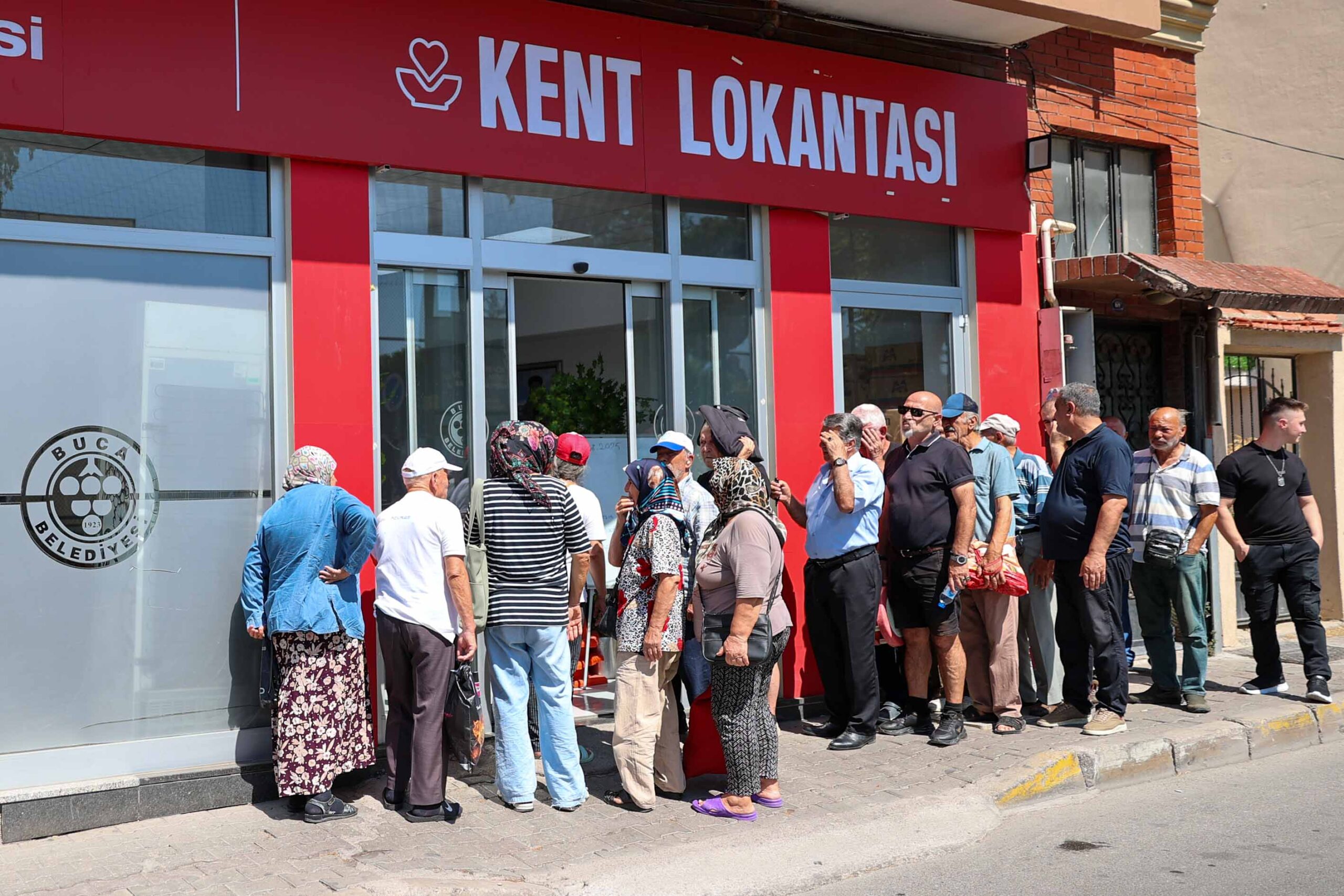 İzmir’de 200 gram ekmek 15 liraya satılırken Buca Belediyesi’nin Kent