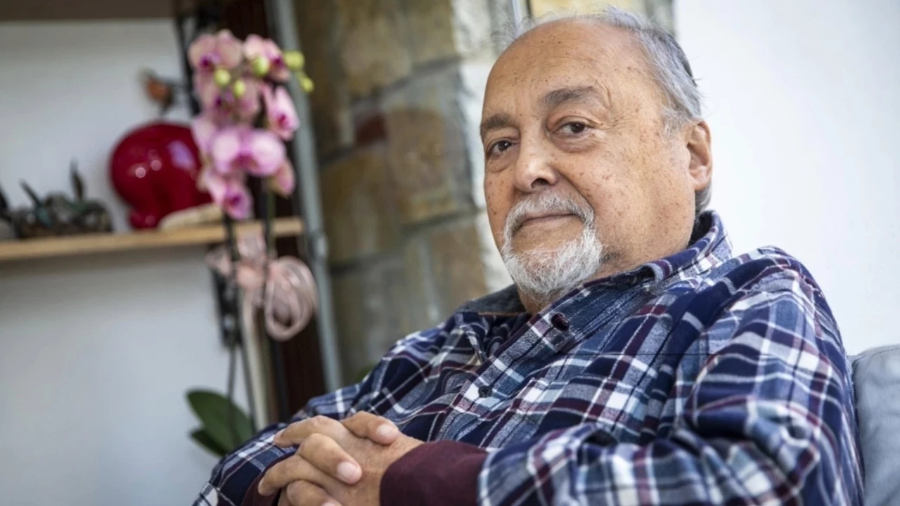 80 dilde şarkı söylemesiyle tanınan usta sanatçı Selçuk Alagöz, yüksek