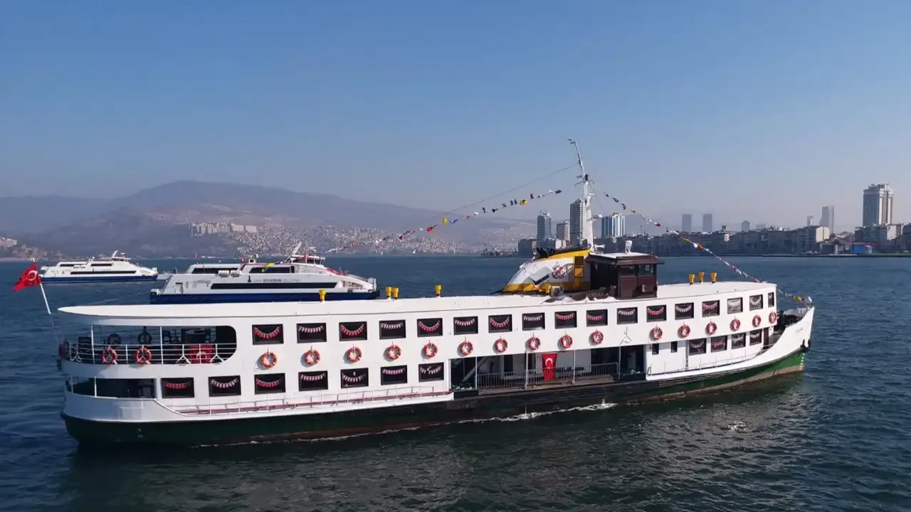 İzmir Büyükşehir Belediyesi iştiraklerinden İZDENİZ’in, Tarihi Bergama Vapuru etkinlikleri Caz