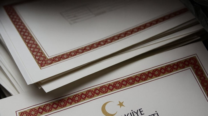 Türkiye genelinde yankı uyandıran sahte diploma soruşturması derinleşiyor. Aralarında devletin