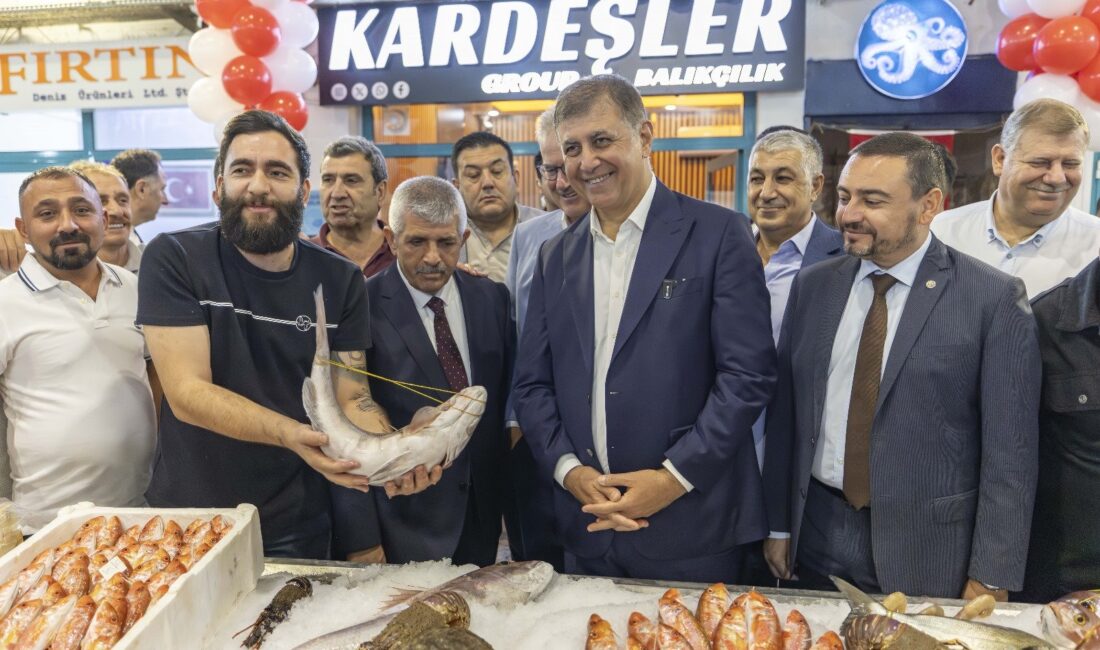 İzmir’de balık sezonu açıldı: Başkan Tugay’dan siftah Av yasağının 1 Eylül’de sona ermesiyle İzmir Su Ürünleri Hali’nde
