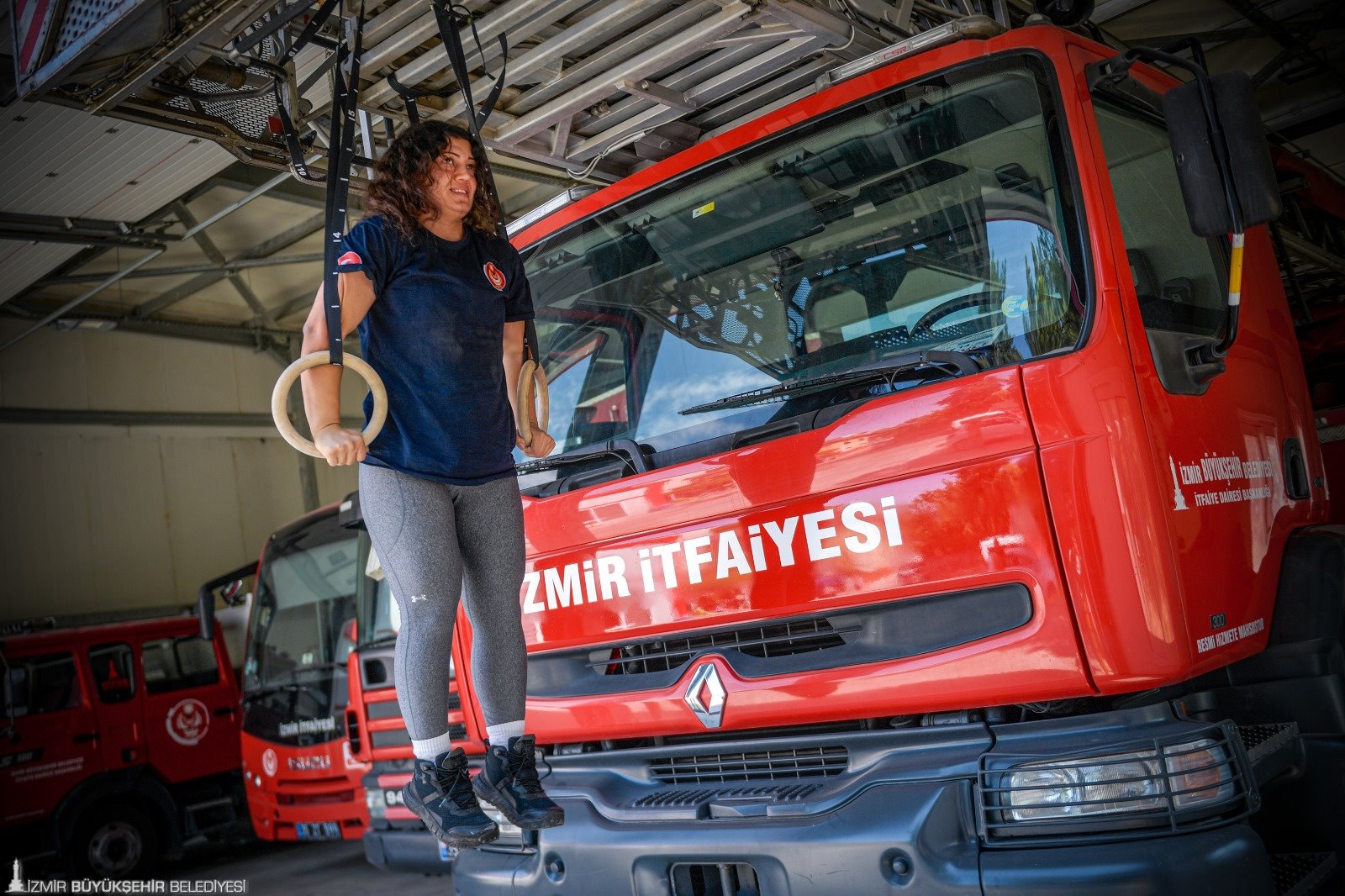 İzmir Büyükşehir Belediyesi İtfaiye Dairesi Başkanlığı’nda görevli itfaiye çavuşu Bahar