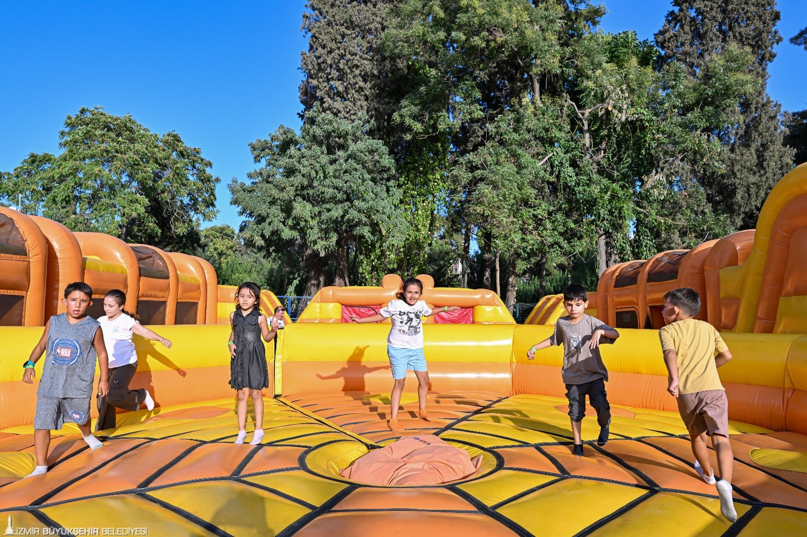 İzmir Büyükşehir Belediyesi’nin ev sahipliğinde İZFAŞ tarafından düzenlenen 94. İzmir