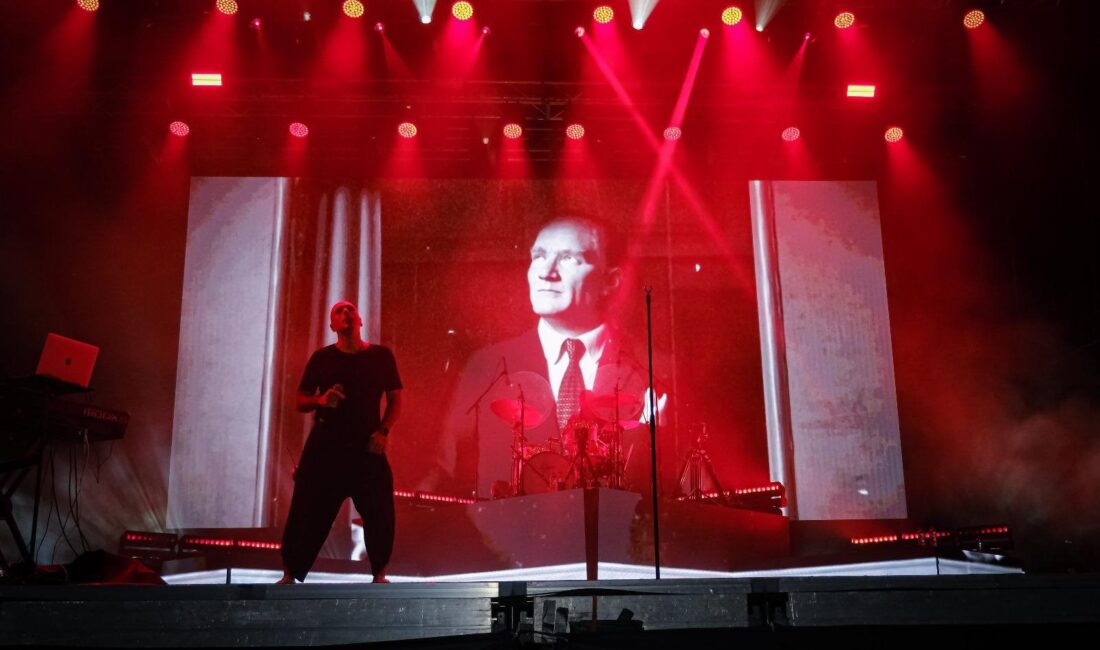 94. İzmir Enternasyonal Fuarı kapsamında düzenlenen Çim Konserleri’nde Türk rock