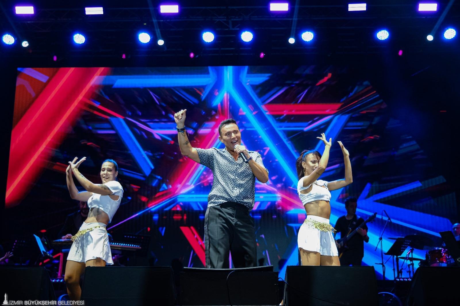 94. İzmir Enternasyonal Fuarı’nın en sevilen etkinliklerinden Çim Konserleri, Türk