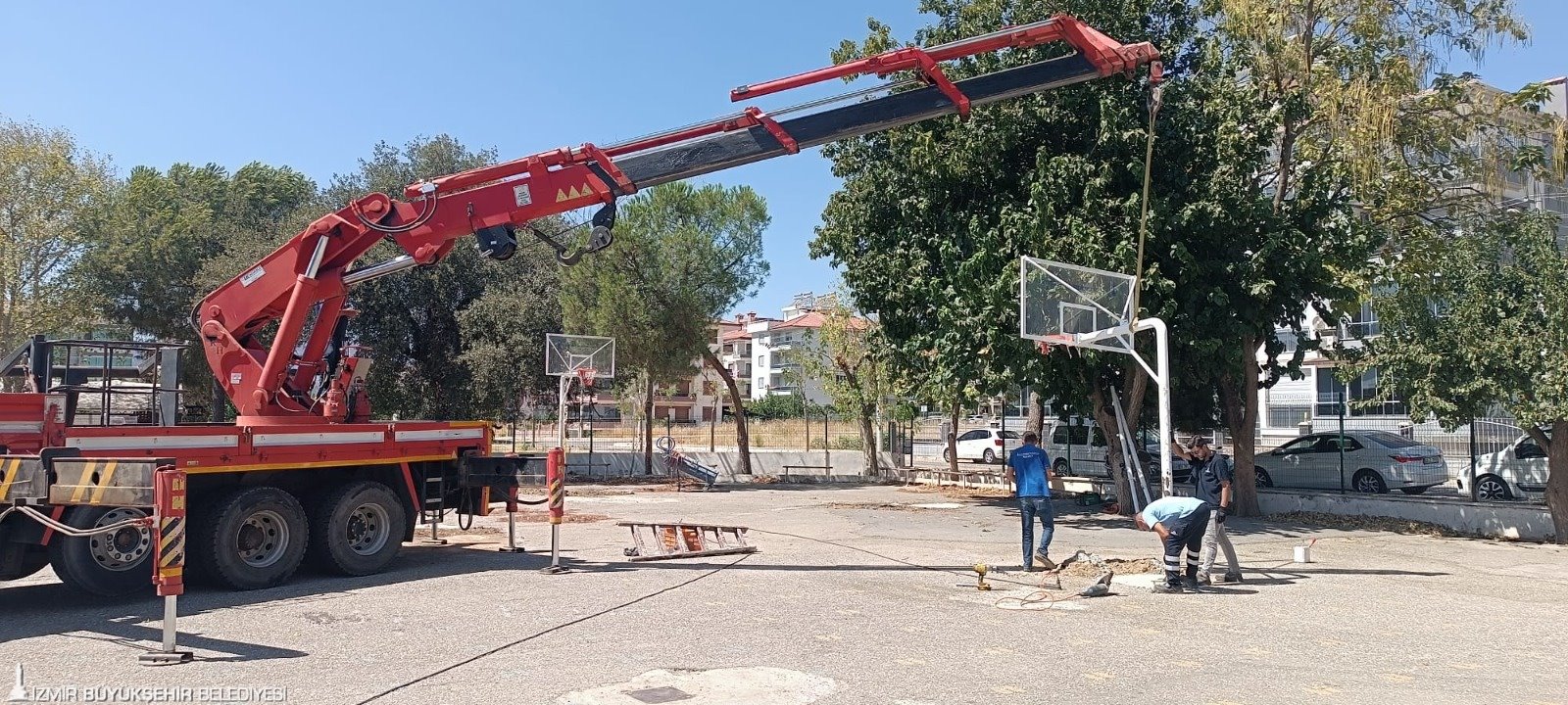 İzmir Büyükşehir Belediyesi, öğrencilerin konforlu ve güvenli ortamlarda eğitim alabilmesi