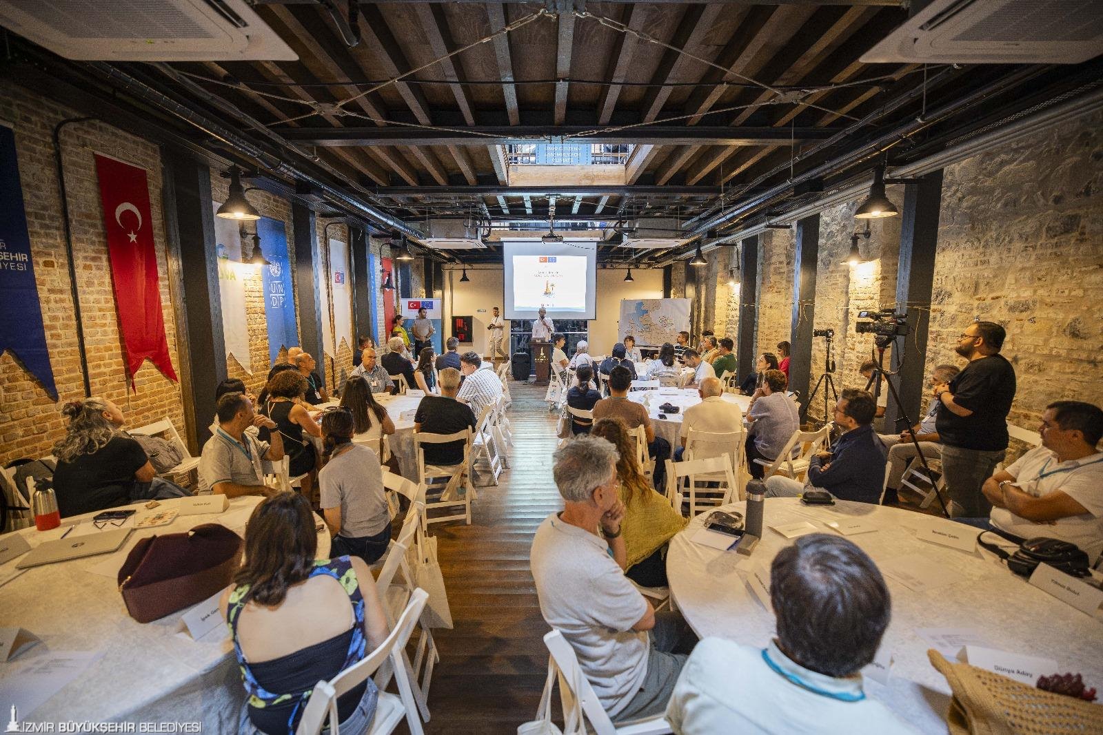 İzmir Büyükşehir Belediyesi’nin başlattığı “İklim İçin Yurttaş Meclisi”nin ilk oturumu