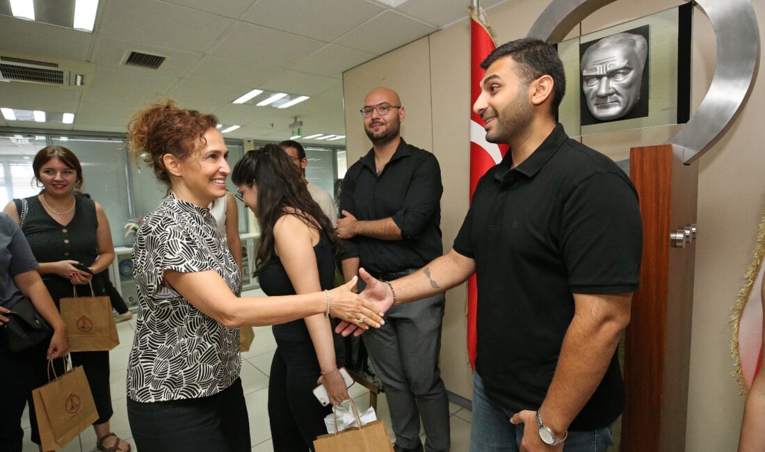 Karşıyaka Belediyesi’nin yaklaşık 10 yıldır sürdürdüğü “Karşıyaka’nın Filizleri” projesinden burs