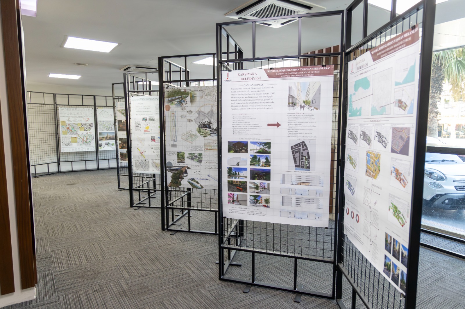 Karşıyaka Belediyesi’nin 4. Öğrenci Yaz Okulu’na katılan gençlerin “Kentsel Boşluklardan