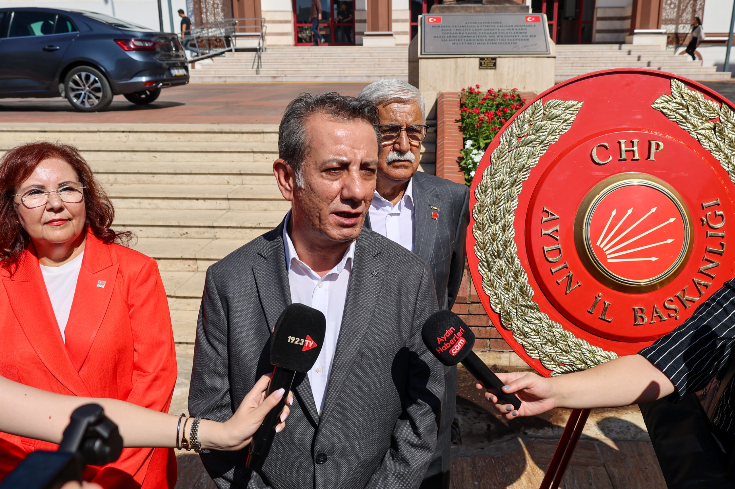 Cumhuriyet Halk Partisi’nin 102’nci kuruluş yıl dönümü, Efeler’de düzenlenen törenle