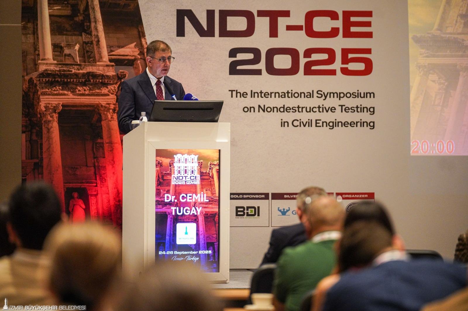 İzmir Büyükşehir Belediye Başkanı Dr. Cemil Tugay, uluslararası NDT-CE 2025