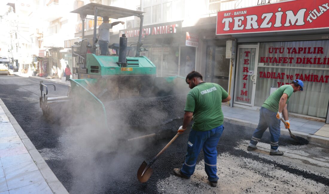 Konak Belediyesi Fen İşleri Müdürlüğü ekipleri, sokaklardaki asfaltlama çalışmalarını tam