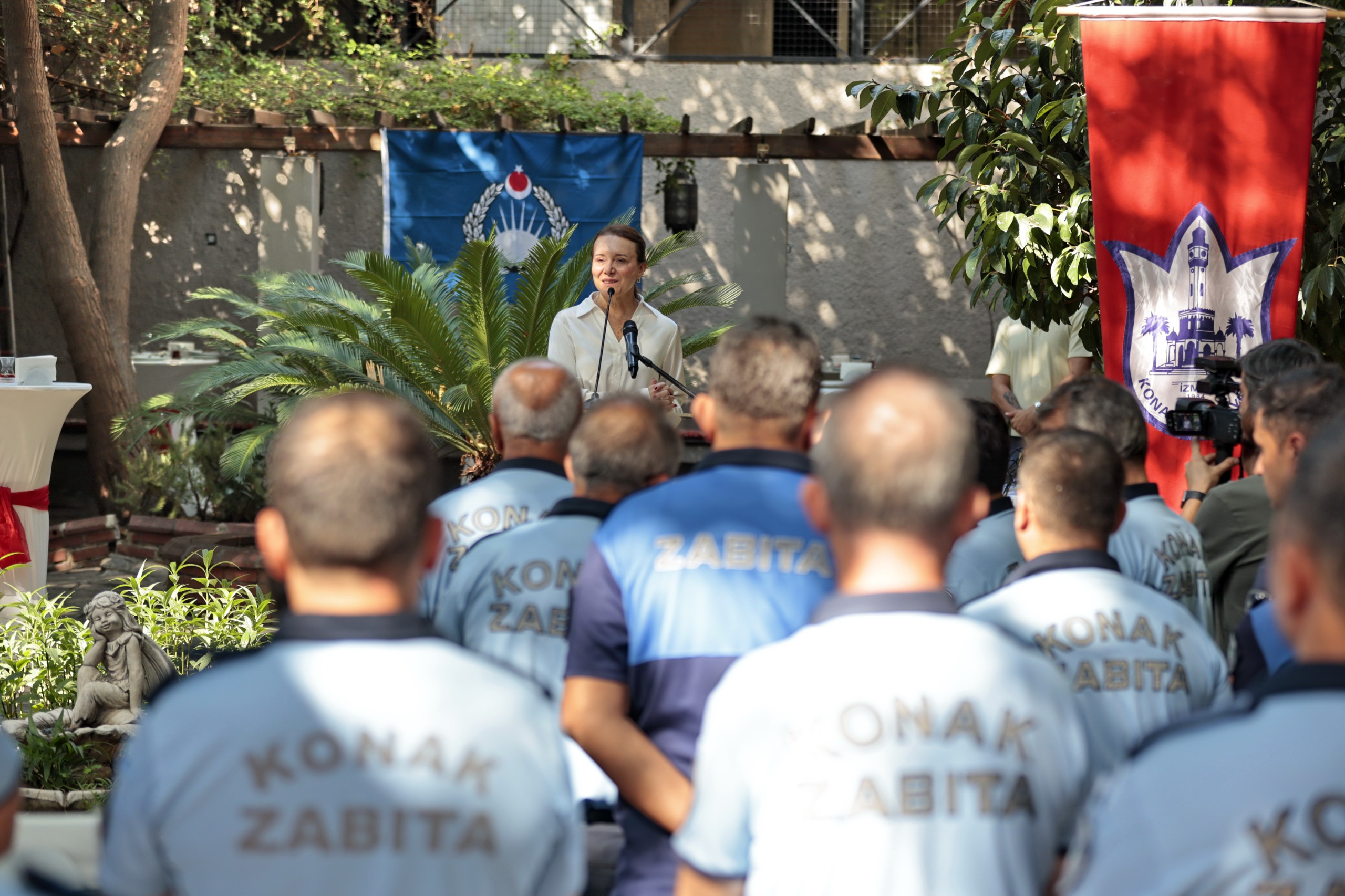 Konak Belediyesi Zabıta Müdürlüğü ekipleriyle bir araya gelerek Zabıta Teşkilatı’nın