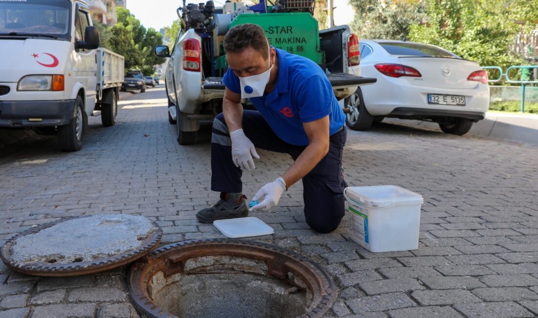 Efeler Belediyesi Sağlık İşleri Müdürlüğü, kent genelinde yürüttüğü düzenli ilaçlama