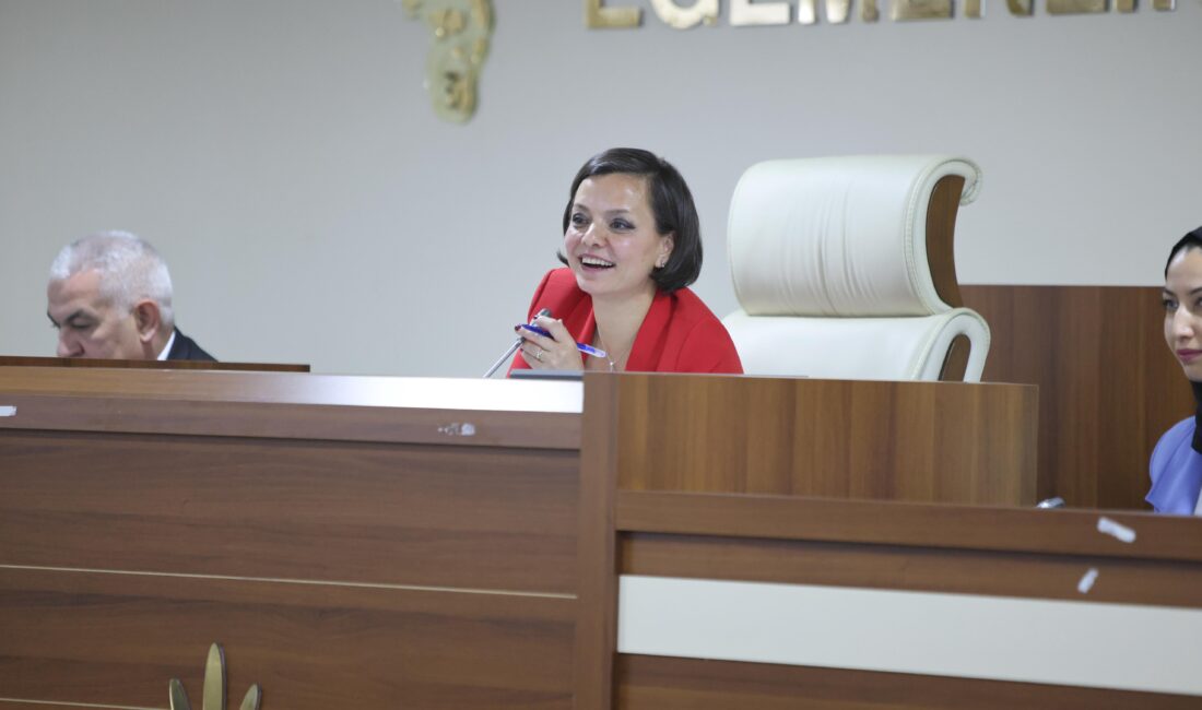 Karabağlar Belediyesi’nin Eylül ayı olağan meclis toplantısı, üç partinin üyelerinin