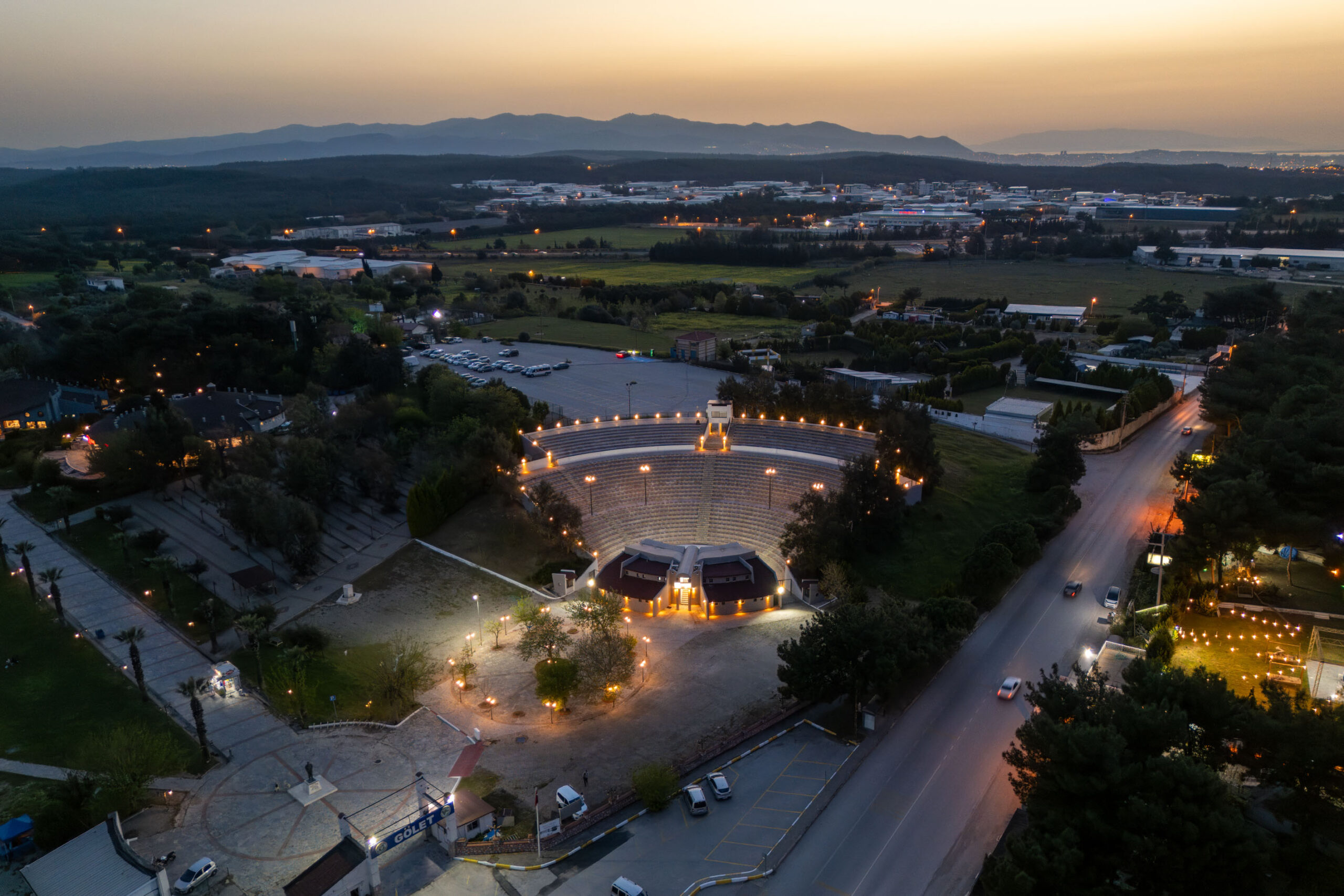 Buca Belediyesi, ilçedeki çocukları ve ailelerini, Türkiye Cumhuriyeti’nin kurucusu Gazi