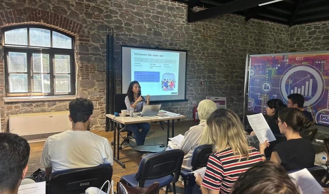 İzmir Büyükşehir Belediyesi, gençleri yapay zekânın dünyasıyla tanıştırıyor. Meslek Fabrikası'nda