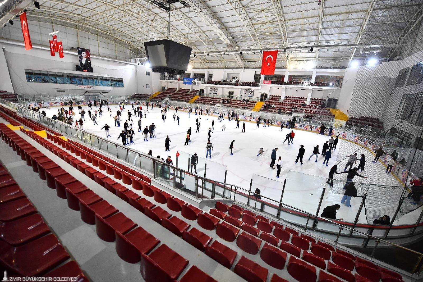 İzmir Büyükşehir Belediyesi Buz Sporları Salonu, yeni sezon kapsamında 13
