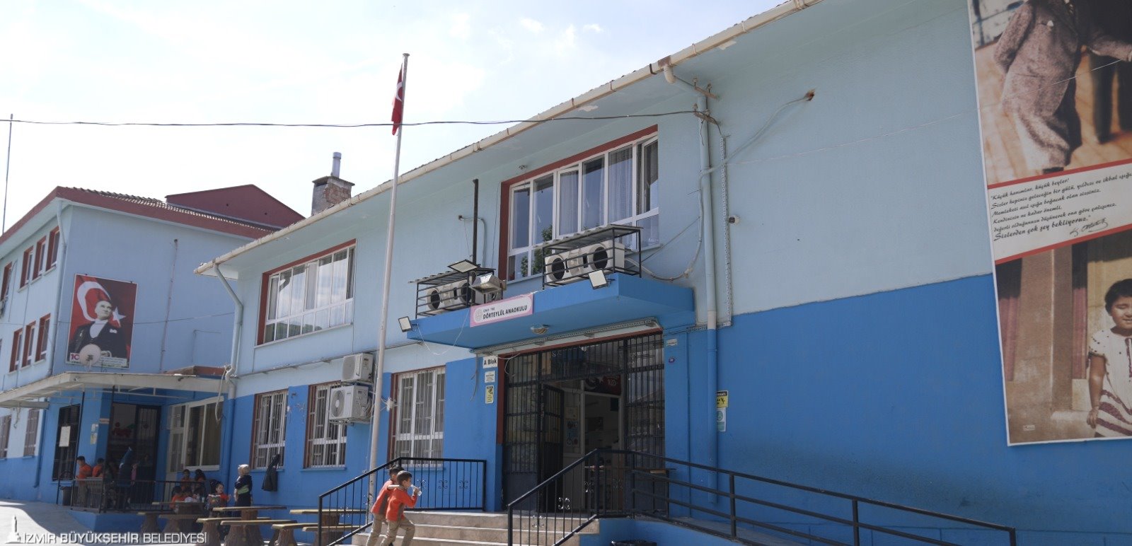 İzmir Büyükşehir Belediyesi’nin sürdürdüğü Okul Aile Birliklerine Destek Projesi kente