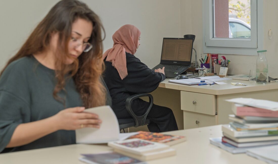 İzmir’de kız öğrencilere bütçe dostu yuva: Aylık ücreti 2 bin TL İzmir’de üniversite öğrenimi gören kız öğrenciler, İzmir Büyükşehir Belediyesi’nin İZELMAN