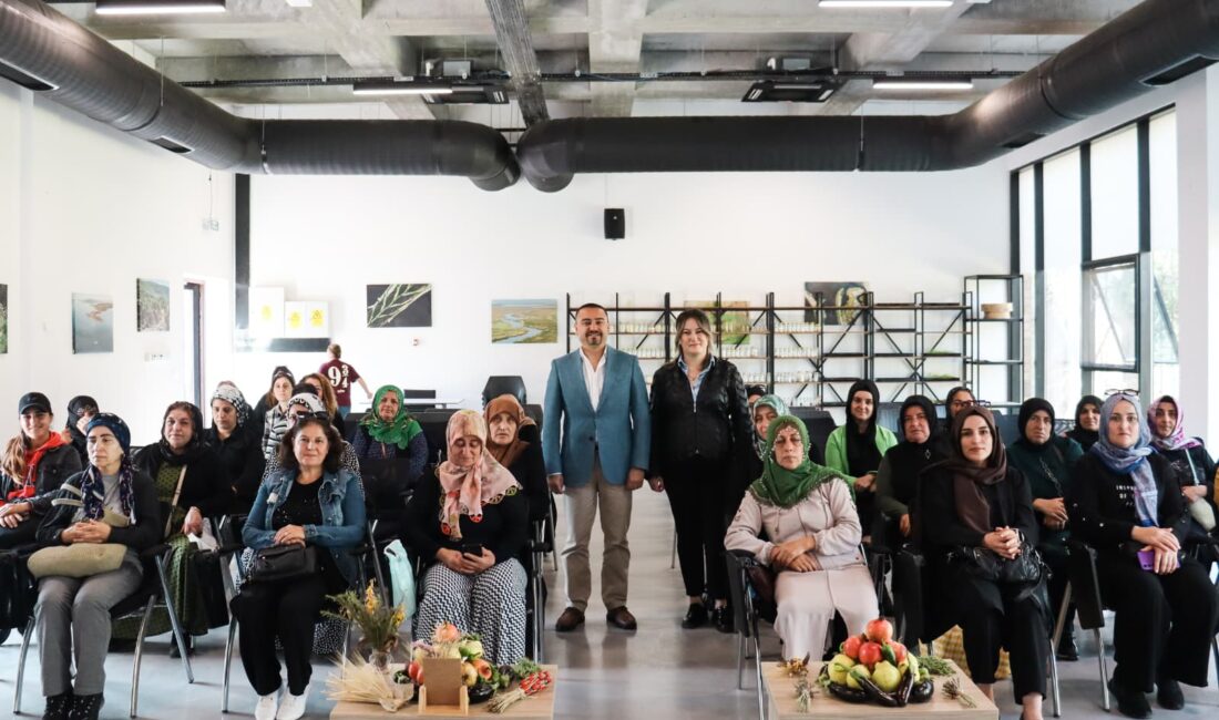 İzmir Büyükşehir Belediyesi, Dünya Çiftçi Kadınlar Günü’nde Kadifekale Mahalle Bostanları’nda