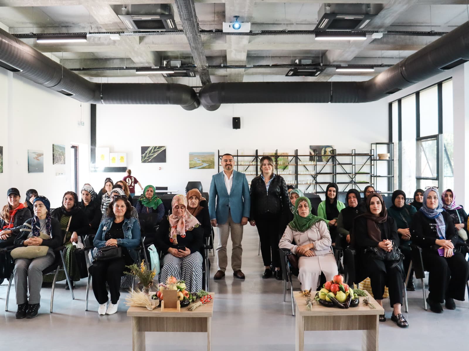İzmir Büyükşehir Belediyesi, Dünya Çiftçi Kadınlar Günü’nde Kadifekale Mahalle Bostanları’nda