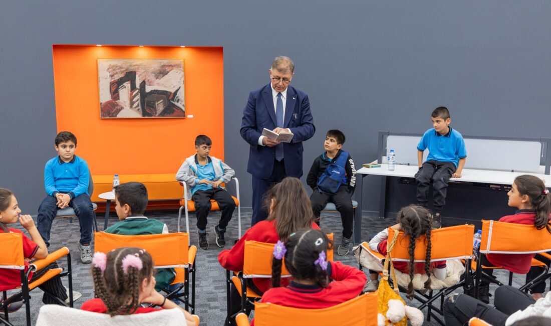 İzmir Büyükşehir Belediye Başkanı Dr. Cemil Tugay, Kültürpark’ta açılan İlber