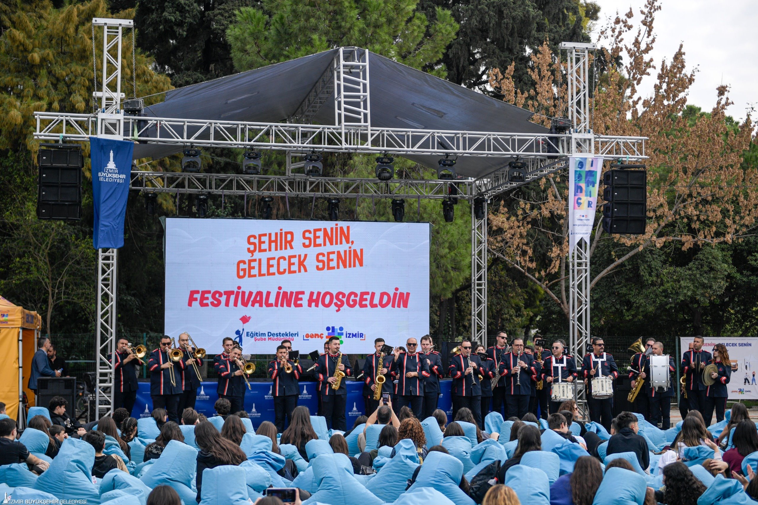 İzmir Büyükşehir Belediyesi’nin, kente yeni gelen üniversite öğrencilerinin uyum sürecini