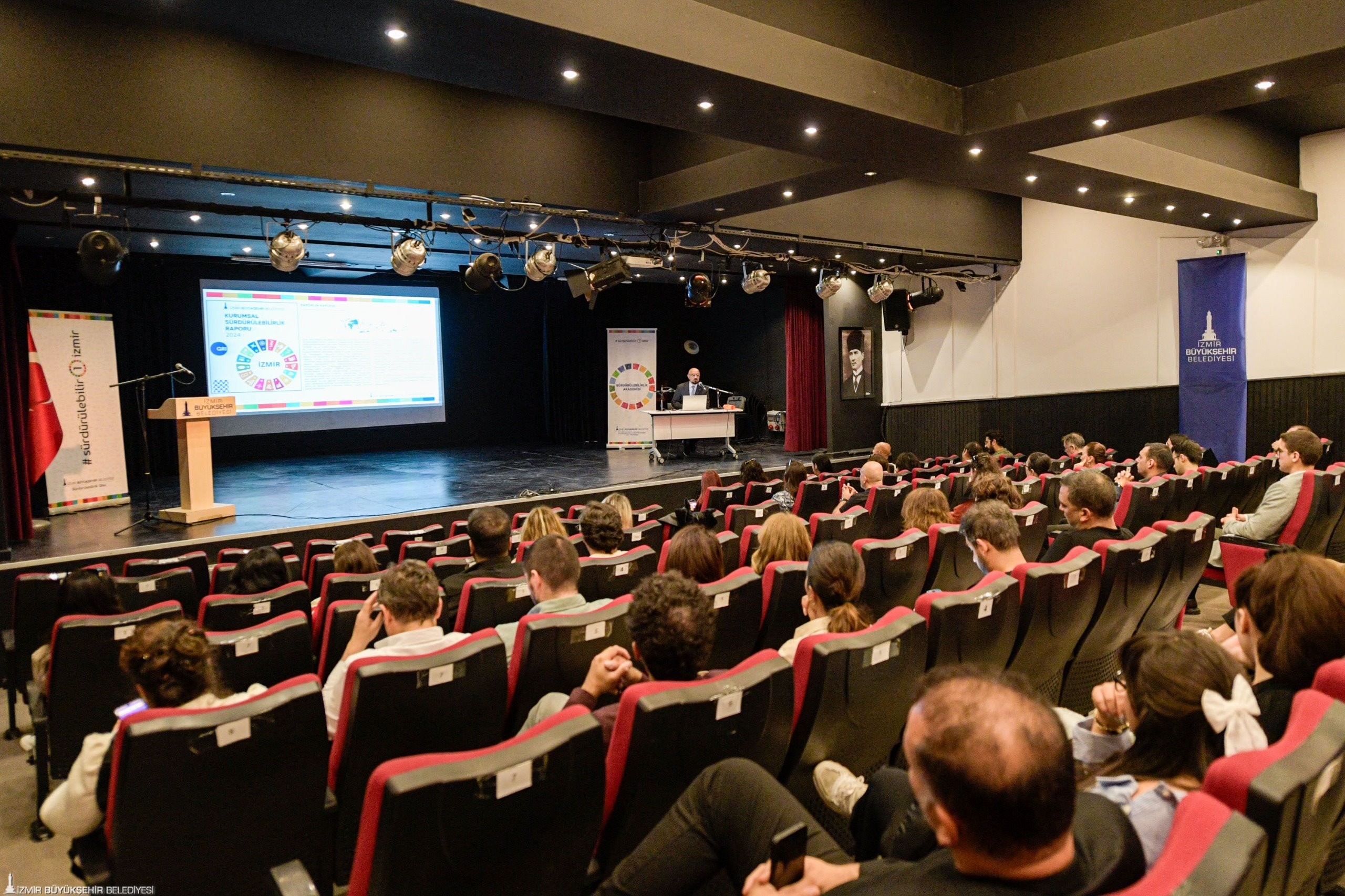 İzmir Büyükşehir Belediyesi’nin kurduğu İzmir Sürdürülebilirlik Ağı (İZSA), ilçe belediyeleriyle