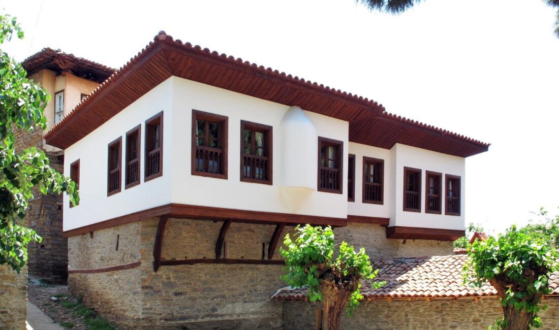 İzmir Büyükşehir Belediyesi’nin 21 yıldır sürdürdüğü “Tarihe Saygı Yerel Koruma