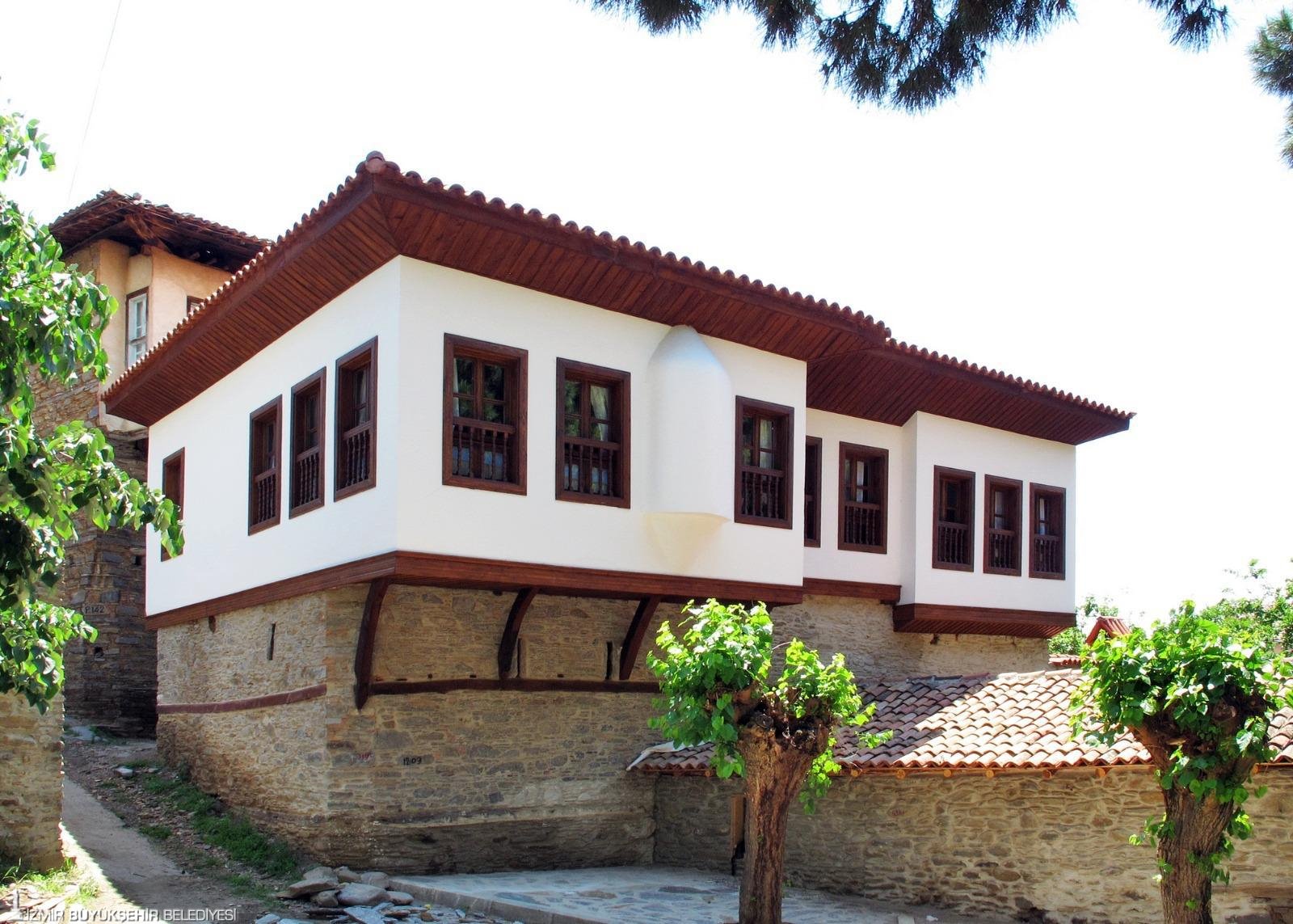 İzmir Büyükşehir Belediyesi’nin 21 yıldır sürdürdüğü “Tarihe Saygı Yerel Koruma