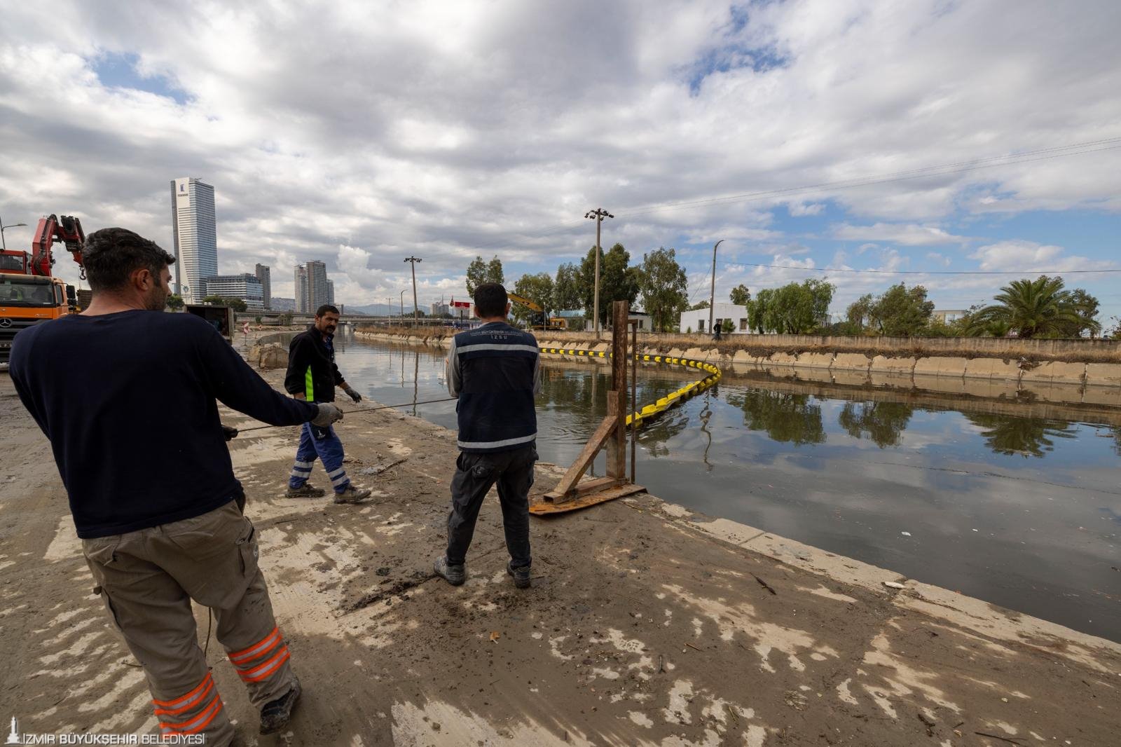İzmir Büyükşehir Belediyesi İZSU Genel Müdürlüğü, kış yağışlarına hazırlık kapsamında