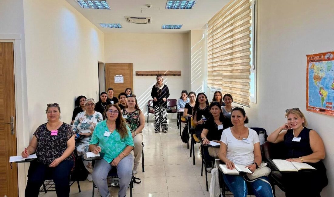 Kadınlar yeni döneme merhaba dedi: Örnekköy’de dil kurslarına yoğun ilgi İzmir Büyükşehir Belediyesi’nin kadınların sosyal ve ekonomik yaşamda güçlenmesine katkı