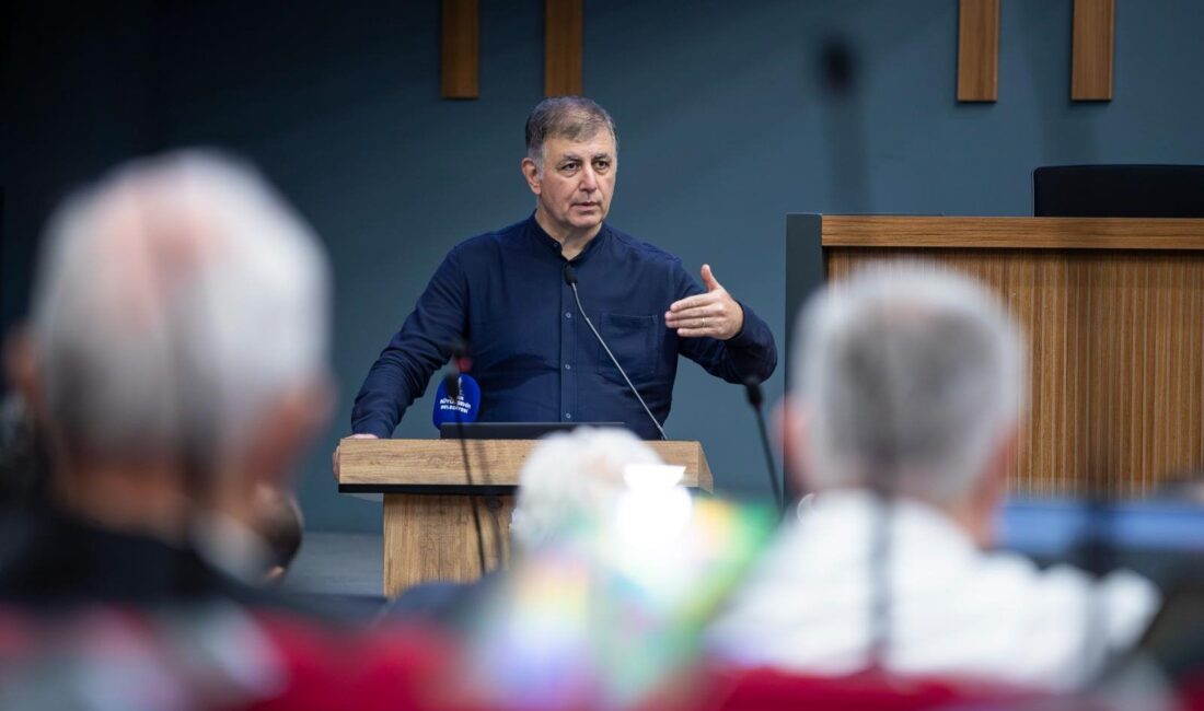 İzmir Büyükşehir Belediye Başkanı Dr. Cemil Tugay, tarihi kent merkezini