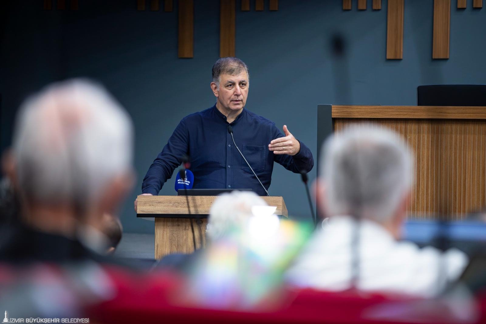 İzmir Büyükşehir Belediye Başkanı Dr. Cemil Tugay, tarihi kent merkezini