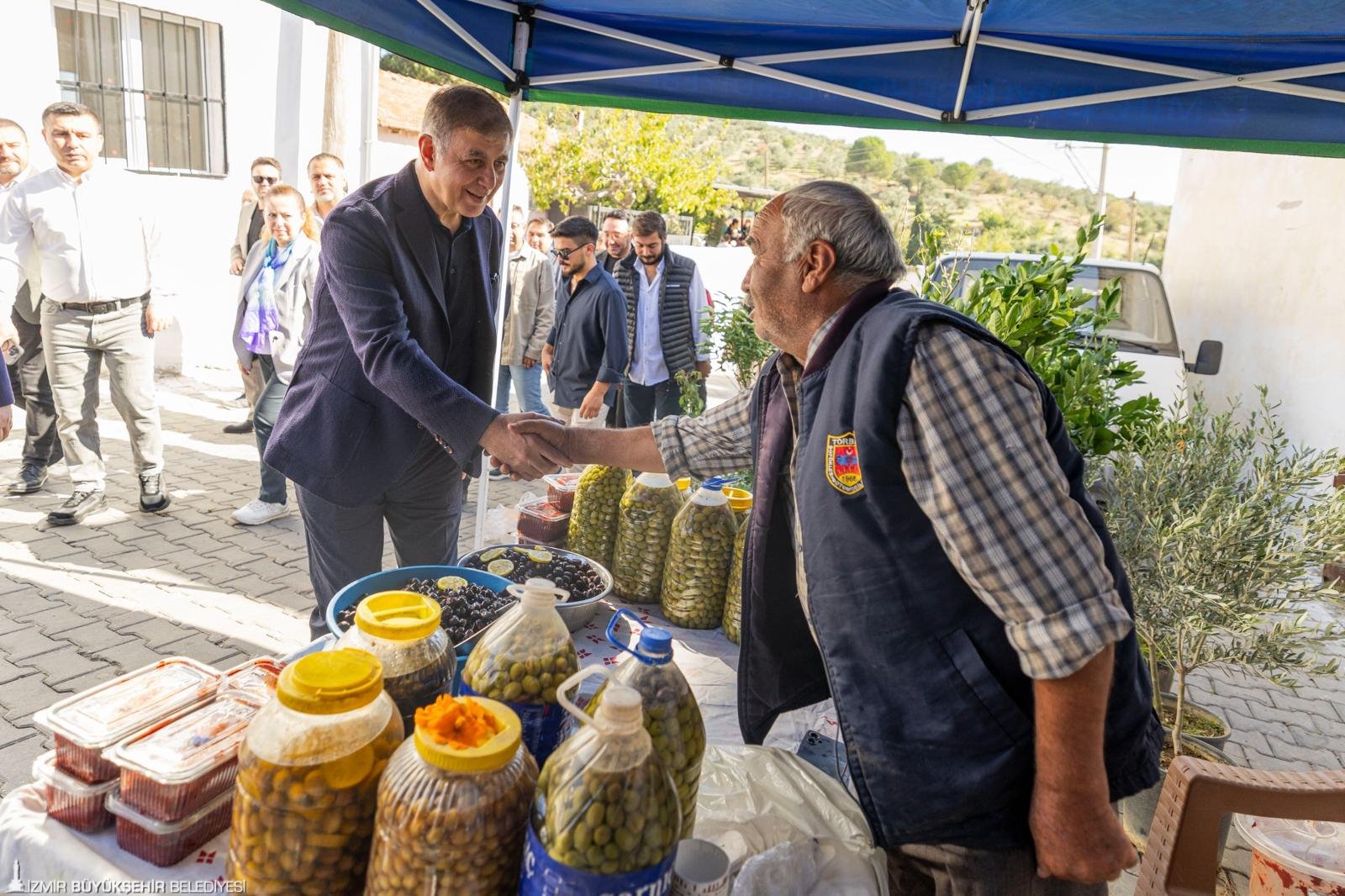 Torbalı Saipler Mahallesi’nde bu yıl 13.’sü düzenlenen Zeytin Festivali’ne katılan